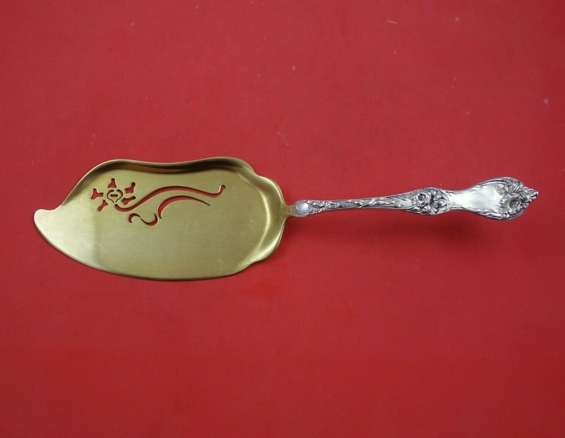 Reed and Barton Les Cinq Fleurs Sterling Silver Ice Cream Server 10 3/8 in: Reed and Barton Les Cinq Fleurs Sterling Silver Ice Cream Server 10 3/8 in This exquisite ice cream server from Reed and Barton features the elegant "Les Cinq Fleurs" pattern. Crafted from high-qualit