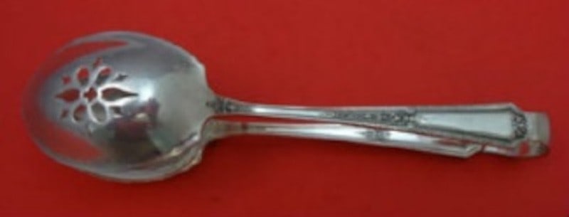 Sterling Silver Ice Tongs Pierced Pattern Louis XIV 6 Inch: Sterling Silver Ice Tongs Pierced Pattern Louis XIV 6 Inch This is a sterling silver ice tong in the Louis XIV pattern by Towle. The tong features a pierced design and measures 6 inches in length. It 