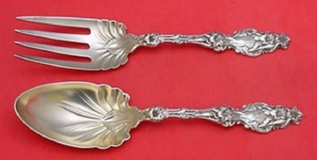 Whiting Lily Sterling Silver Gold Washed Salad Serving Set 2pc 9 1/8": Whiting Lily Sterling Silver Gold Washed Salad Serving Set 2pc 9 1/8" Enhance your dining experience with this exquisite 2-piece salad serving set from Whiting, featuring the elegant Lily pattern. Cra