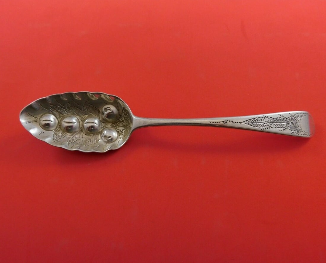 Thomas Wallis II Georgian Sterling Silver Berry Spoon Embossed Peaches 8 1/2in: Thomas Wallis II Georgian Sterling Silver Berry Spoon Embossed Peaches 8 1/2in This exquisite serving spoon by Thomas Wallis II is a stunning example of English Georgian craftsmanship, dating back to 