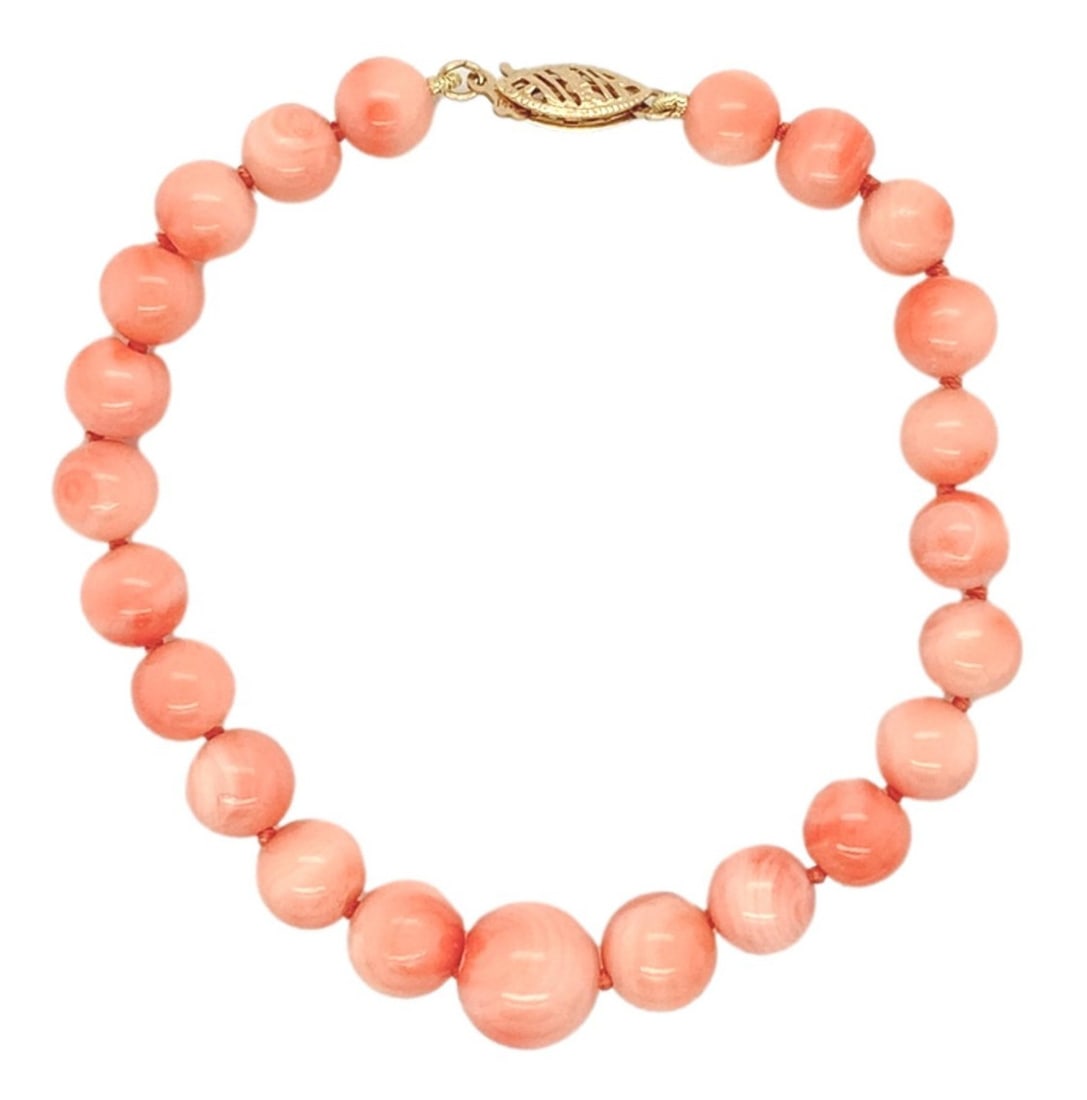 Graduated Coral Bead Bracelet 14k Yellow Gold Clasp 7.5 Inch: Graduated Coral Bead Bracelet 14k Yellow Gold Clasp 7.5 Inch This bracelet features genuine natural round coral beads in a graduated design, ranging from 7mm to 10mm in size. The beads display a beaut