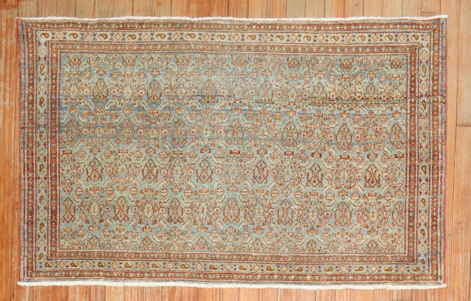 2' 7" x 4' 2" Persian Senneh Small Rug Early 20th Century: 2' 7" x 4' 2" Persian Senneh Small Rug Early 20th Century An early 20th century Persian Senneh rug with a horizontal weave. This pre-owned small rug is identified as a Senneh throw rug. Specifications