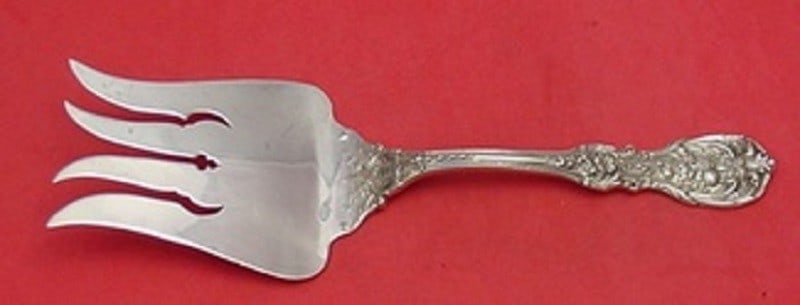 Reed and Barton Francis I Sterling Silver Fish Serving Fork 9 7/8": Reed and Barton Francis I Sterling Silver Fish Serving Fork 9 7/8" This exquisite fish serving fork from the renowned Francis I pattern by Reed and Barton showcases a timeless design in sterling silve