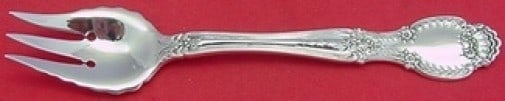 Tiffany & Co Richelieu Sterling Silver 3-Tine Pastry Fork 6.5 inches: Tiffany & Co Richelieu Sterling Silver 3-Tine Pastry Fork 6.5 inches This exquisite pastry fork is crafted in sterling silver by Tiffany & Co., featuring the elegant Richelieu pattern. With three tine