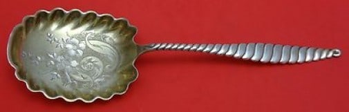 Whiting Oval Twist Sterling Silver Berry Spoon Goldwashed 8 3/4": Whiting Oval Twist Sterling Silver Berry Spoon Goldwashed 8 3/4" This exquisite Berry Spoon, crafted from sterling silver by Whiting, showcases the elegant Oval Twist pattern. Measuring 8 3/4 inches i