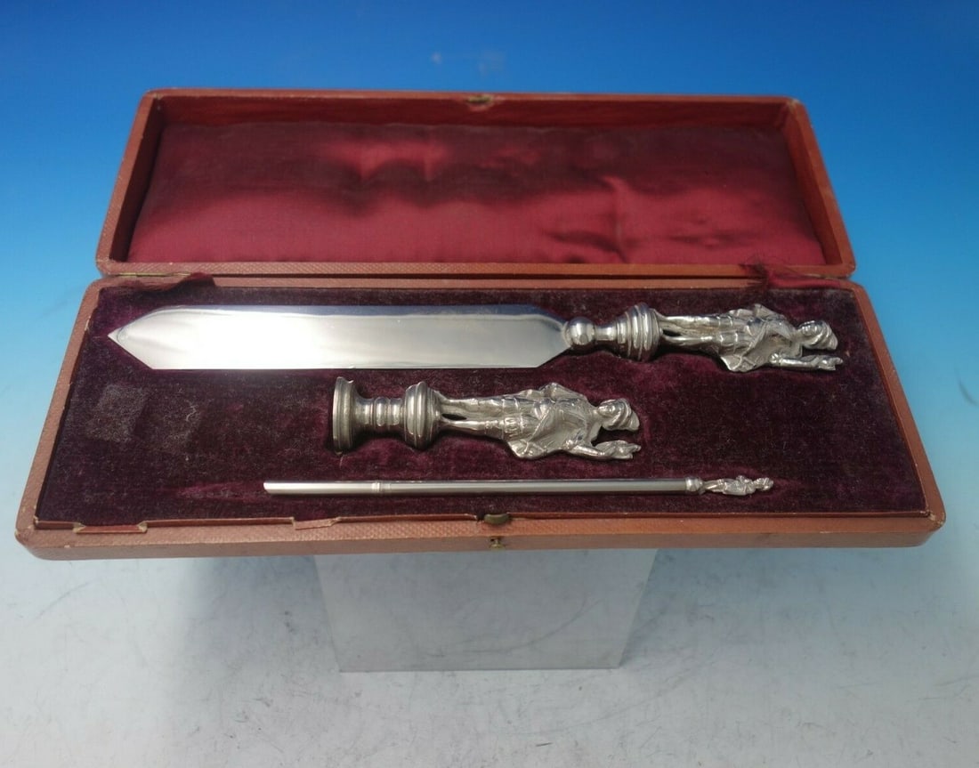 Antique English Silverplate 3pc Desk Set with Figural Man in Box: Antique English Silverplate 3pc Desk Set with Figural Man in Box This exquisite English silverplate desk set, dating back to circa 1860, showcases the craftsmanship of the period. The three-piece set 