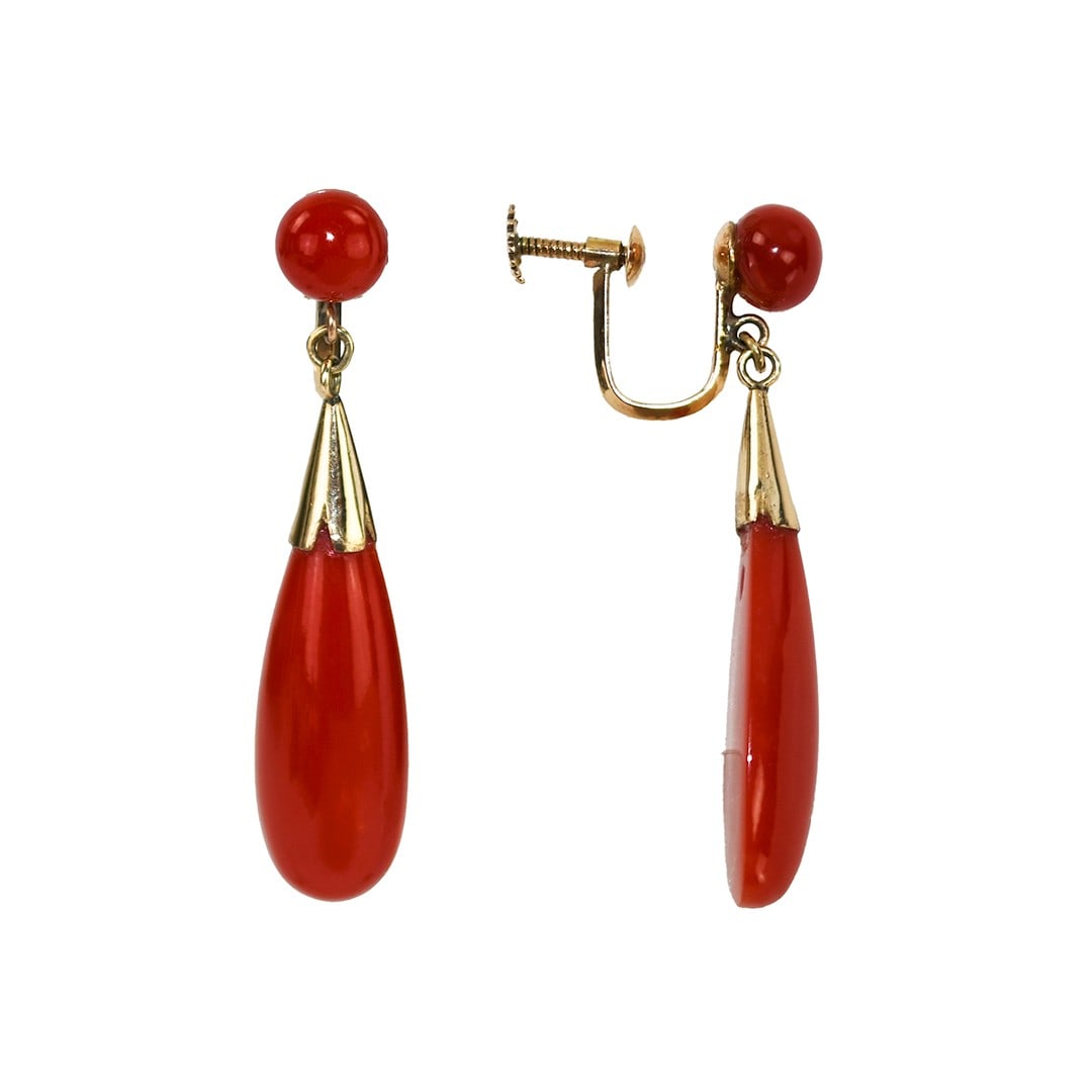 Vintage Teardrop Coral Drop Earrings in 18K Yellow Gold: Vintage Teardrop Coral Drop Earrings in 18K Yellow Gold Vintage dangle earrings featuring natural red coral teardrop stones set in yellow gold. Designed with screw back closures, this pre-owned pair p