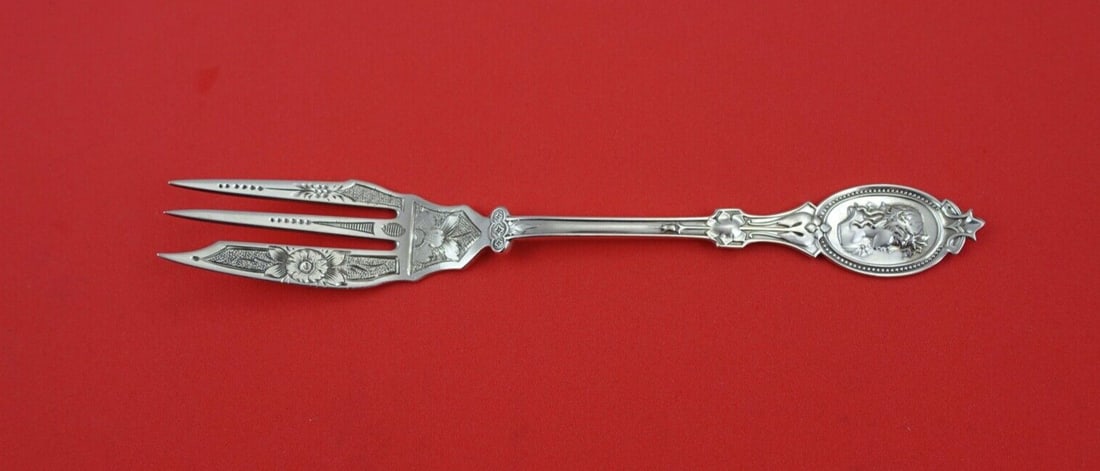 Hotchkiss and Schreuder Medallion Sterling Silver 3-Tine Fork 6 1/8": Hotchkiss and Schreuder Medallion Sterling Silver 3-Tine Fork 6 1/8" This exquisite 3-tine pickle or pie fork features the elegant Medallion pattern by Hotchkiss and Schreuder. Crafted from high-quali