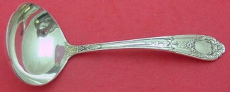International Silver Fontaine Sterling Silver Gravy Ladle 6.25 inches: International Silver Fontaine Sterling Silver Gravy Ladle 6.25 inches This elegant gravy ladle is crafted from sterling silver and features the exquisite Fontaine pattern by International Silver.