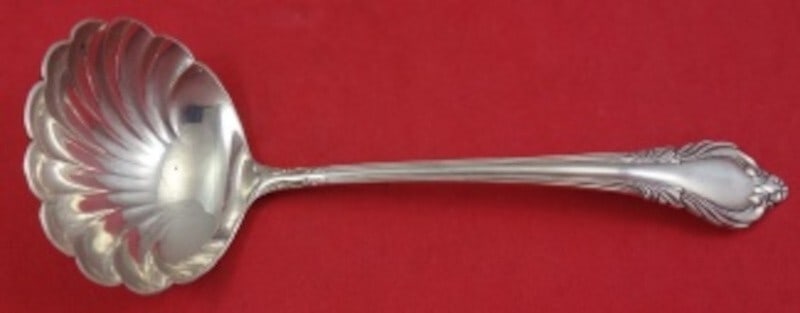 International Sterling Silver 7" Grand Tradition Gravy Ladle Shell Design: International Sterling Silver 7" Grand Tradition Gravy Ladle Shell Design Add elegance to your dining experience with this exquisite Grand Tradition gravy ladle from International Sterling. Crafted in