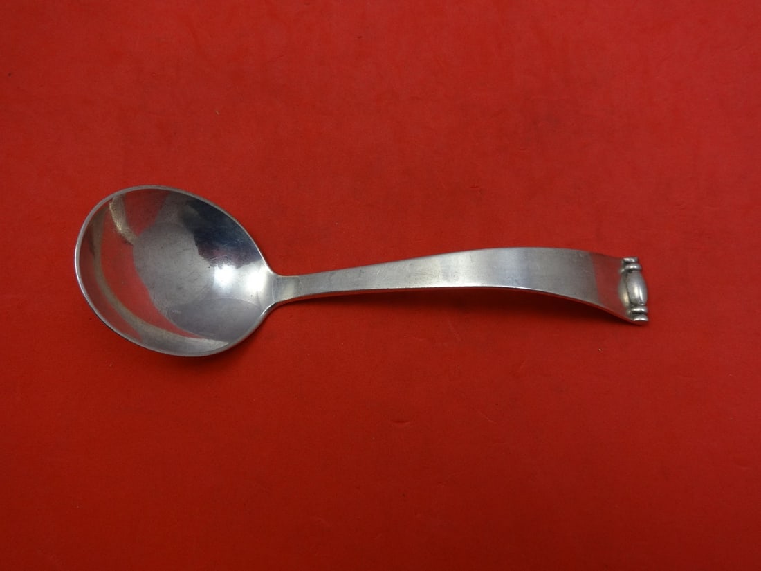 Allan Adler Modern Georgian Sterling Silver Gravy Ladle Oval Bowl 6 1/8: Allan Adler Modern Georgian Sterling Silver Gravy Ladle Oval Bowl 6 1/8 This exquisite gravy ladle features the Modern Georgian pattern by Allan Adler, crafted from high-quality sterling silver. The l