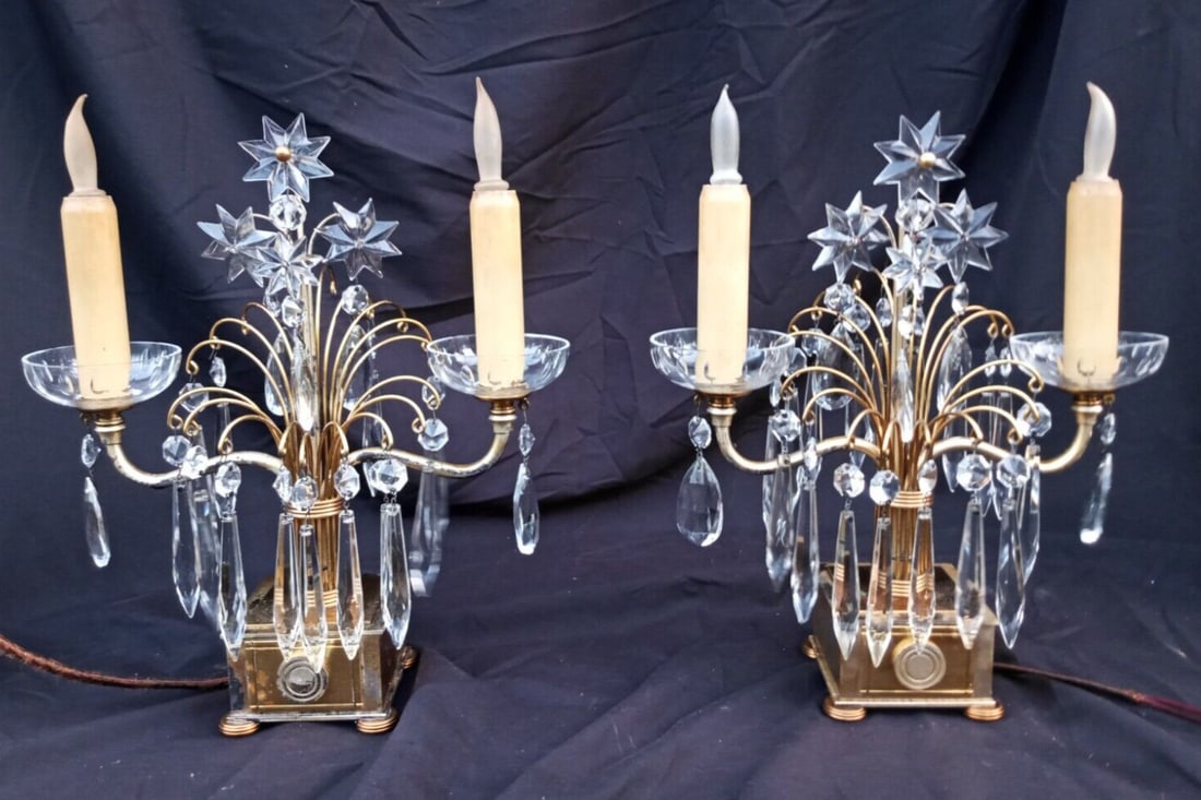 Pair of Antique Silverplate Electric Mantel Lamps with Prism Waterfall Design: Pair of Antique Silverplate Electric Mantel Lamps with Prism Waterfall Design Pair of antique electric mantel or sideboard lamps with a waterfall Art Deco design featuring hanging prisms. These origin