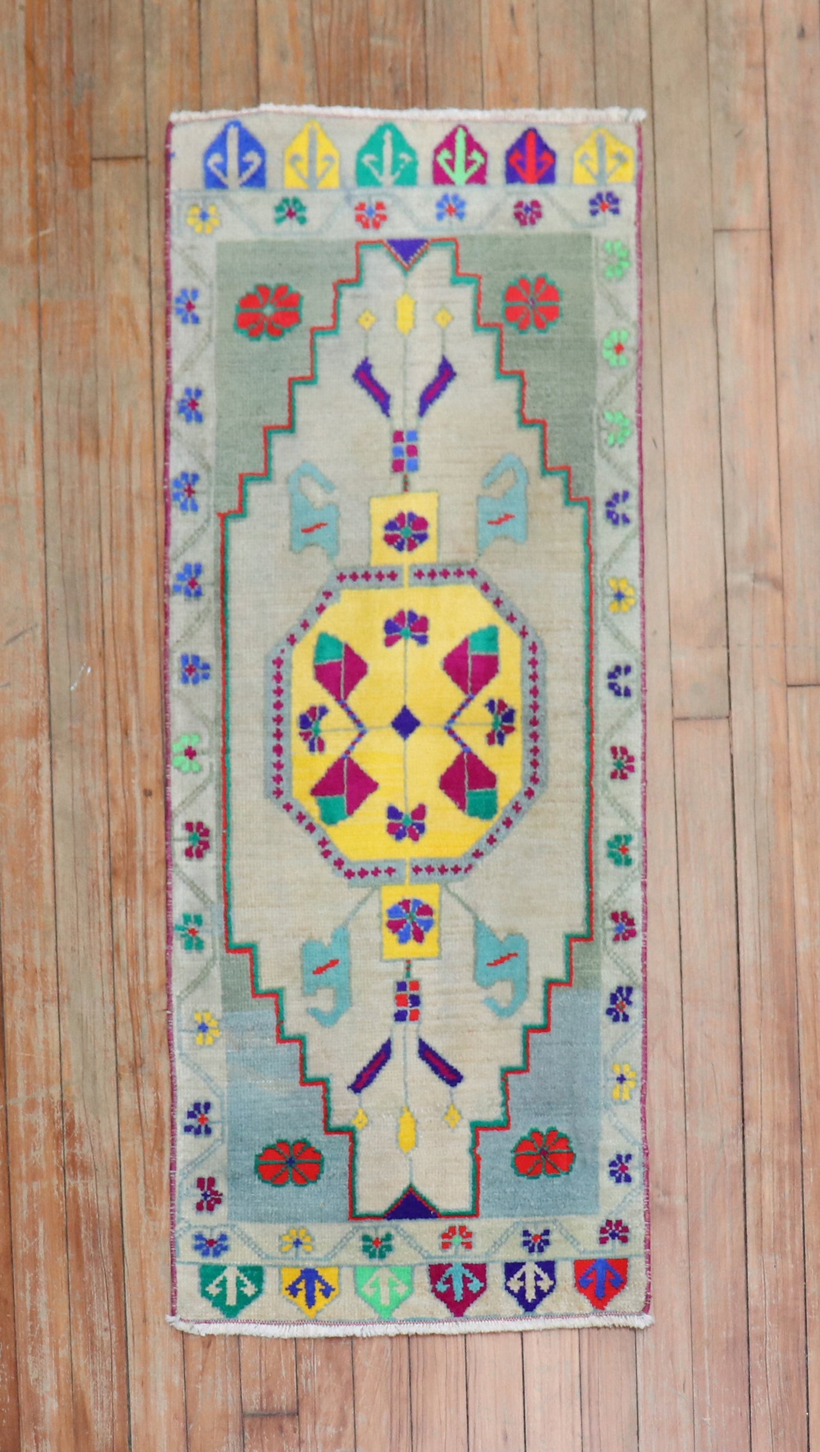 1' 8" x 3' 11" Turkish Yastik Anatolian Rug: 1' 8" x 3' 11" Turkish Yastik Anatolian Rug Turkish Anatolian yastik rug dating to the 3rd quarter of the 20th century. This pre-owned piece is identified as an Anatolian rug with a dazzling presentat