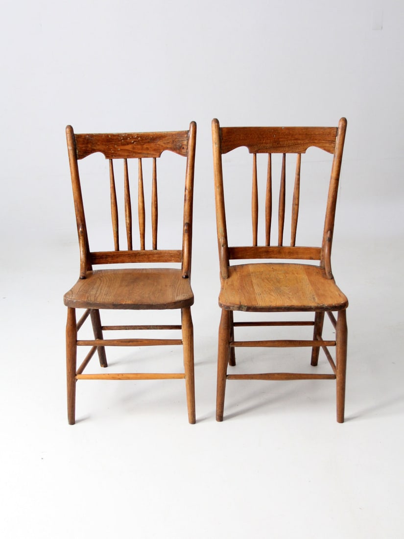 Charming Antique Farmhouse Spindle Back Dining Chair Set of 2: Charming Antique Farmhouse Spindle Back Dining Chair Set of 2 Discover a charming set of two antique farmhouse dining chairs, each featuring a timeless spindle back design and a warm patina that enhan