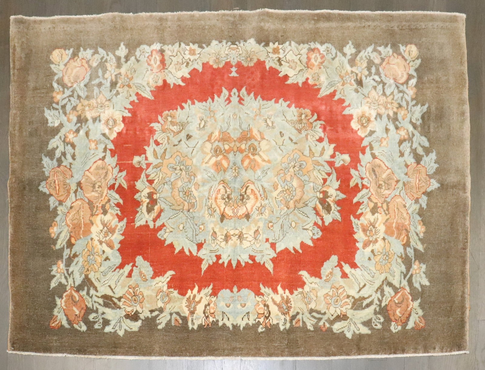 3' 4" x 4' 9" Turkish Sivas Floral Motif Rug: 3' 4" x 4' 9" Turkish Sivas Floral Motif Rug A pre-owned Turkish Sivas rug featuring a floral motif and dating to the second quarter of the 20th century. This small rug offers a classic decorative des