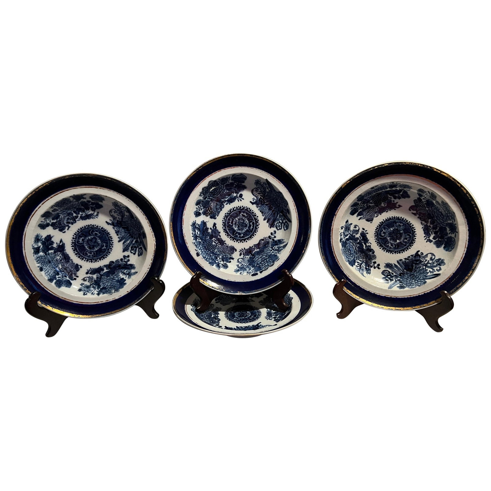 Set of 4 Early 19th Century Chinese Export Fitzhugh Porcelain Dinner Plates: Set of 4 Early 19th Century Chinese Export Fitzhugh Porcelain Dinner Plates This exquisite set of 4 Chinese Export porcelain dinner plates features the iconic Fitzhugh pattern, known for its intricate