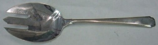 Wallace Rhythm Sterling Silver 9 Inch Vegetable Serving Fork: Wallace Rhythm Sterling Silver 9 Inch Vegetable Serving Fork Sterling silver vegetable serving fork in the Rhythm pattern by Wallace. It is not monogrammed and is in excellent pre-owned condition. Cou