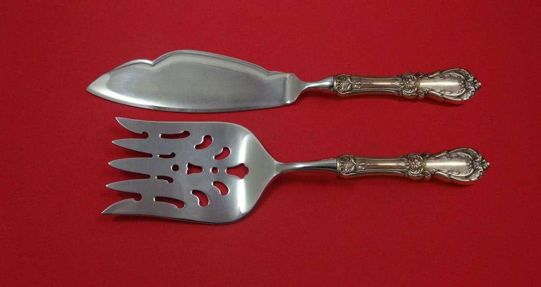 Reed & Barton Burgundy Sterling Silver Fish Serving Set 2pc Custom Made: Reed & Barton Burgundy Sterling Silver Fish Serving Set 2pc Custom Made Enhance your dining experience with this exquisite Burgundy by Reed & Barton Sterling Silver Fish Serving Set. Custom made with 