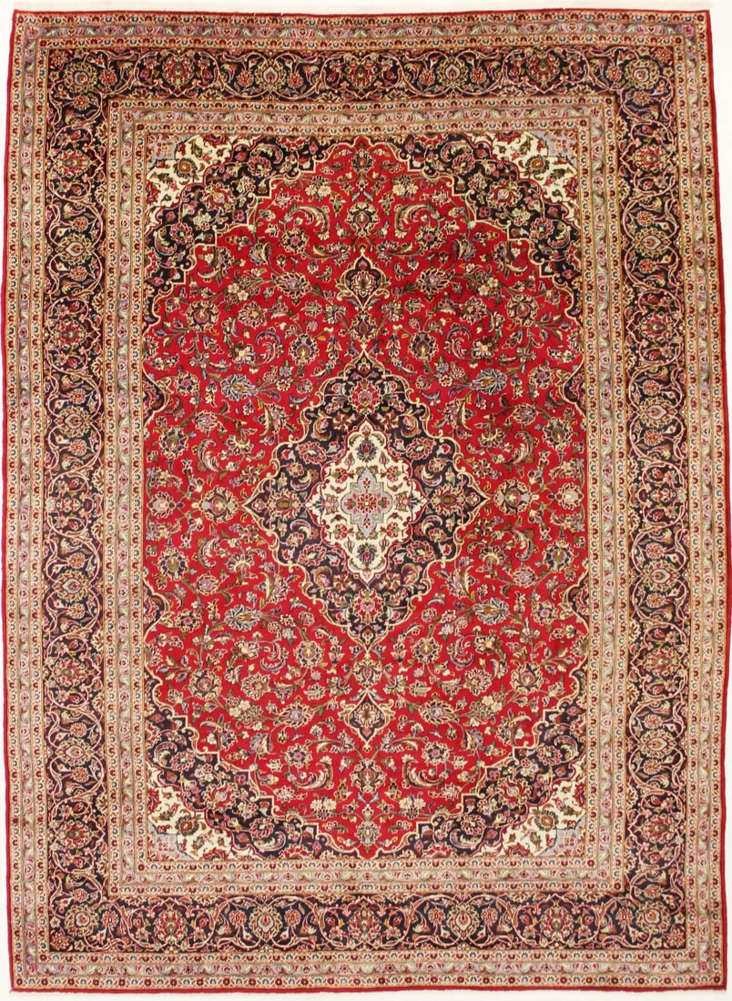 Vintage Handmade Wool Oriental Area Rug 10 x 14 ft Floral Design: Vintage Handmade Wool Oriental Area Rug 10 x 14 ft Floral Design Enhance your home with this semi-antique handmade Oriental area rug, measuring 13'6" x 9'10". Crafted with care in Western Asia, this e