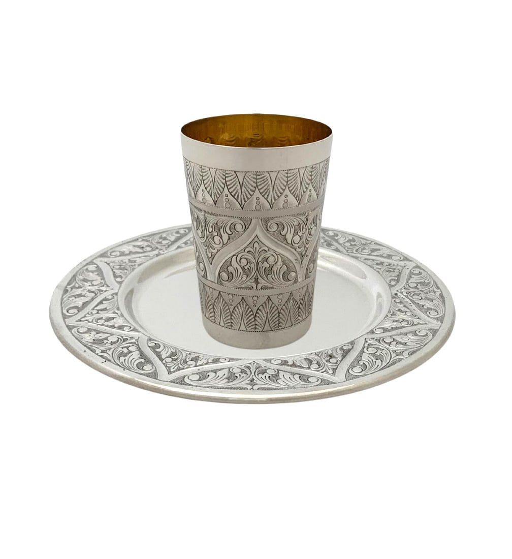 Italian 925 Sterling Silver Cup and Tray Swirl Pattern Handmade: Italian 925 Sterling Silver Cup and Tray Swirl Pattern Handmade This fine Italian cup and tray set is crafted from 925 sterling silver and features handmade, intricate swirl pattern designs. The set i