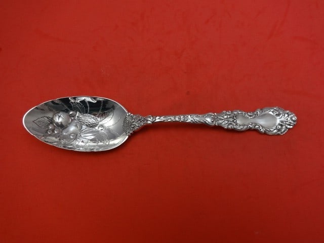 Gorham Imperial Chrysanthemum Sterling Silver Berry Spoon 8 1/4": Gorham Imperial Chrysanthemum Sterling Silver Berry Spoon 8 1/4" This exquisite serving spoon features the elegant Imperial Chrysanthemum pattern by Gorham, crafted from high-quality sterling silver. 