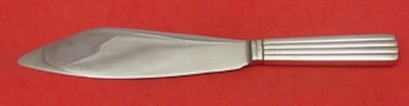 Georg Jensen Bernadotte Sterling Silver Cake Knife 10" Heirloom: Georg Jensen Bernadotte Sterling Silver Cake Knife 10" Heirloom Introducing the Bernadotte Cake Knife by Georg Jensen, a stunning piece crafted from sterling silver. This 10" cake knife features a smo