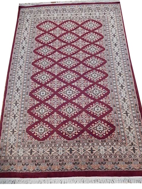 4' x 6' Red Bokhara Hand-Knotted Area Rug from Pakistan: 4' x 6' Red Bokhara Hand-Knotted Area Rug from Pakistan Free continental US Shipping Introducing our stunning 4' x 6' Red Jaldar Bokhara Rug, a masterpiece of traditional beauty and timeless elegance.