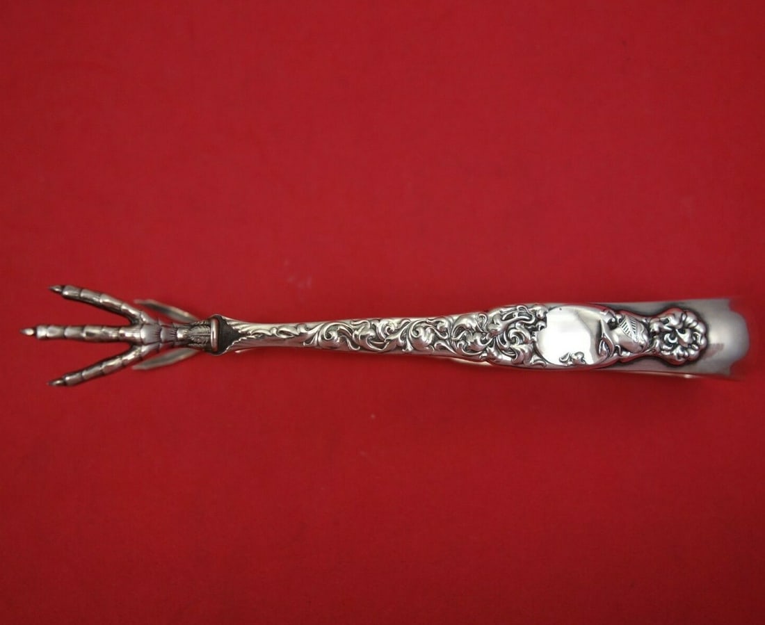 Whiting Heraldic Sterling Silver Sugar Tong 5 1/4 Antique: Whiting Heraldic Sterling Silver Sugar Tong 5 1/4 Antique This exquisite large sugar tong from the Heraldic pattern by Whiting features a stunning design crafted from sterling silver. Measuring 5 1/4 