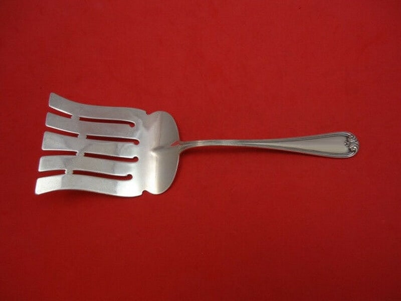 Durgin New Standish Sterling Silver Asparagus Fork 9.25": Durgin New Standish Sterling Silver Asparagus Fork 9.25" Presenting the exquisite New Standish asparagus serving fork by Durgin, crafted from high-quality sterling silver. This elegant piece measures 