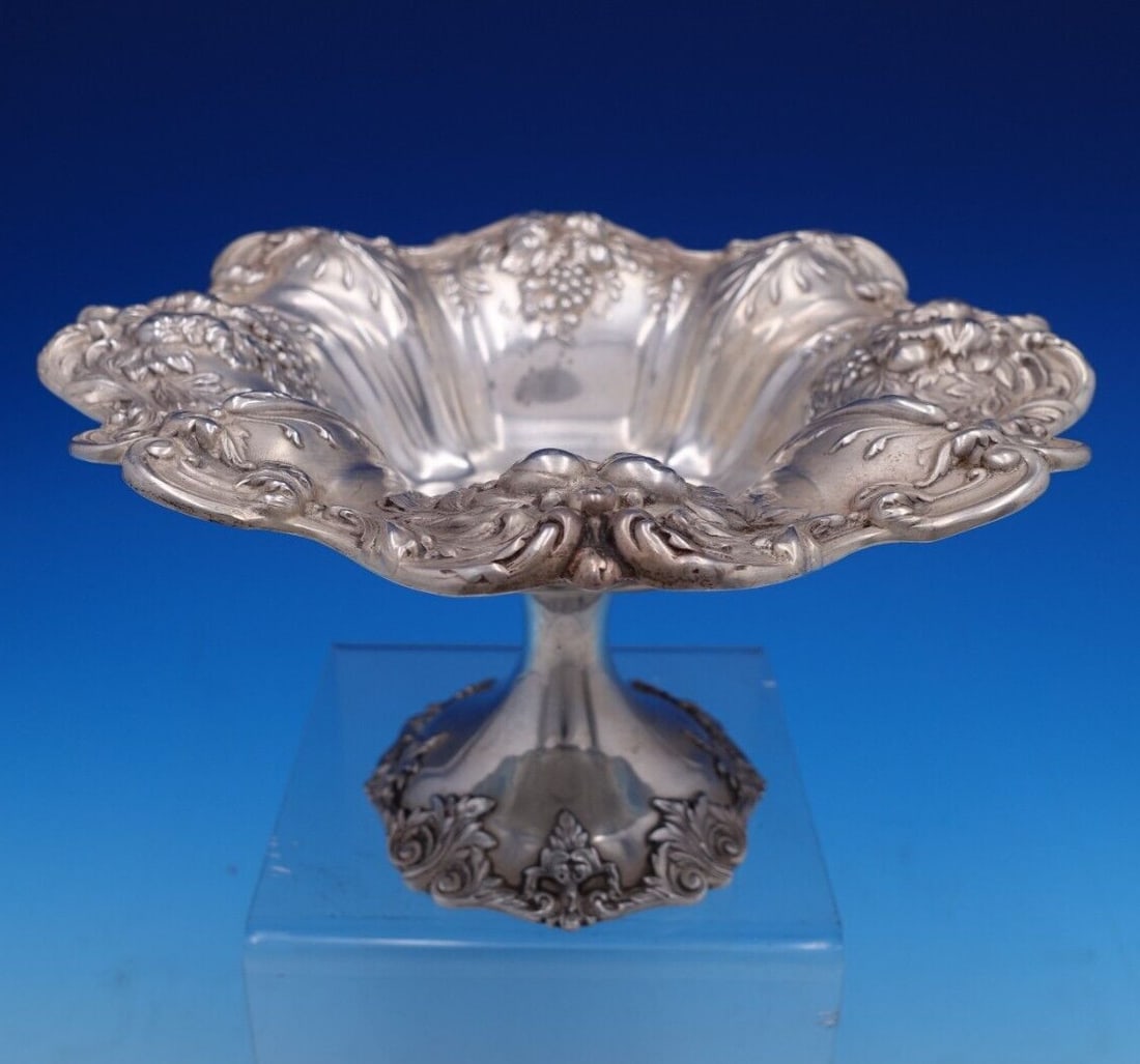 Reed and Barton Francis I Sterling Silver Compote 4.5" Tall: Reed and Barton Francis I Sterling Silver Compote 4.5" Tall Experience the elegance of the Francis I compote by Reed and Barton, a remarkable piece crafted from high-quality sterling silver (.925). Th