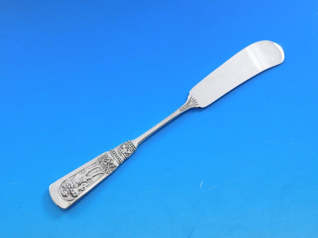 Gorham Fontainebleau Sterling Silver Butter Spreader 6.5" Narrow Handle: Gorham Fontainebleau Sterling Silver Butter Spreader 6.5" Narrow Handle Experience the elegance of the Fontainebleau butter spreader by Gorham, crafted from high-quality sterling silver. This exquisit