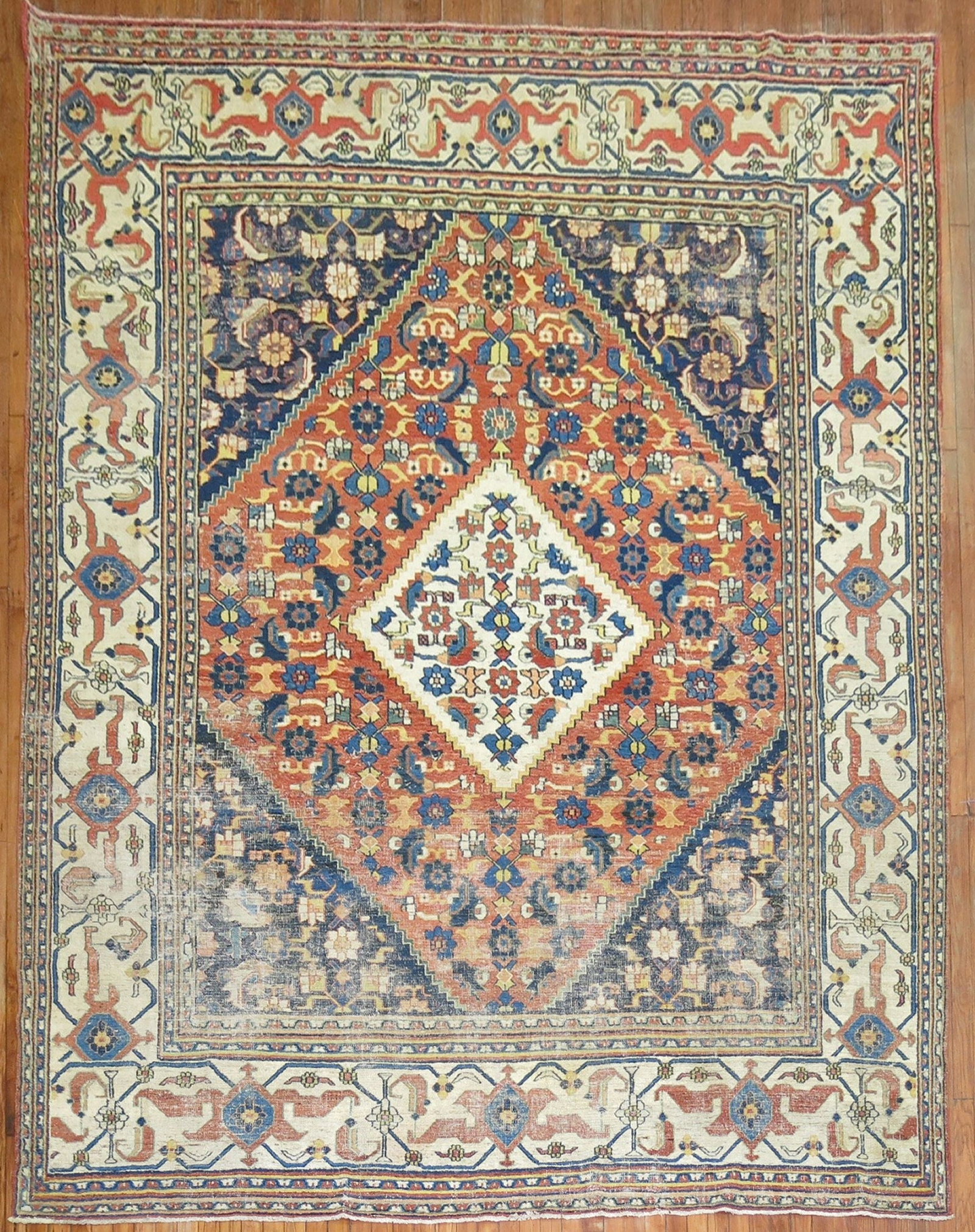 8' 6" x 11' 1" Early 20th Century Persian Doroksh Rug: 8' 6" x 11' 1" Early 20th Century Persian Doroksh Rug Early 20th century Persian Doroksh rug in a shabby chic style. This pre-owned room-size rug features a traditional design and is identified as a D