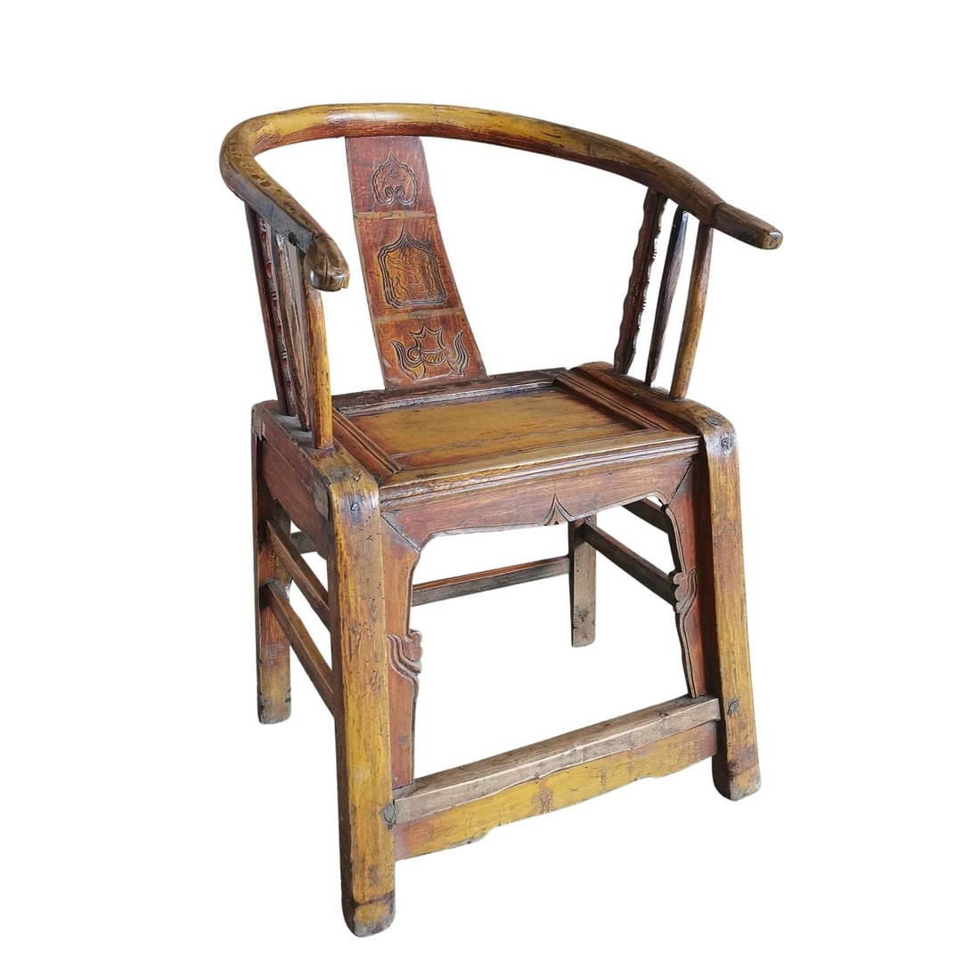 Asian Elm Chair with Waxed Finish from Shandong: Asian Elm Chair with Waxed Finish from Shandong This exquisite Antique Style Elm Chair from Shandong features a beautiful waxed finish that highlights the natural beauty of the elm wood. Designed with