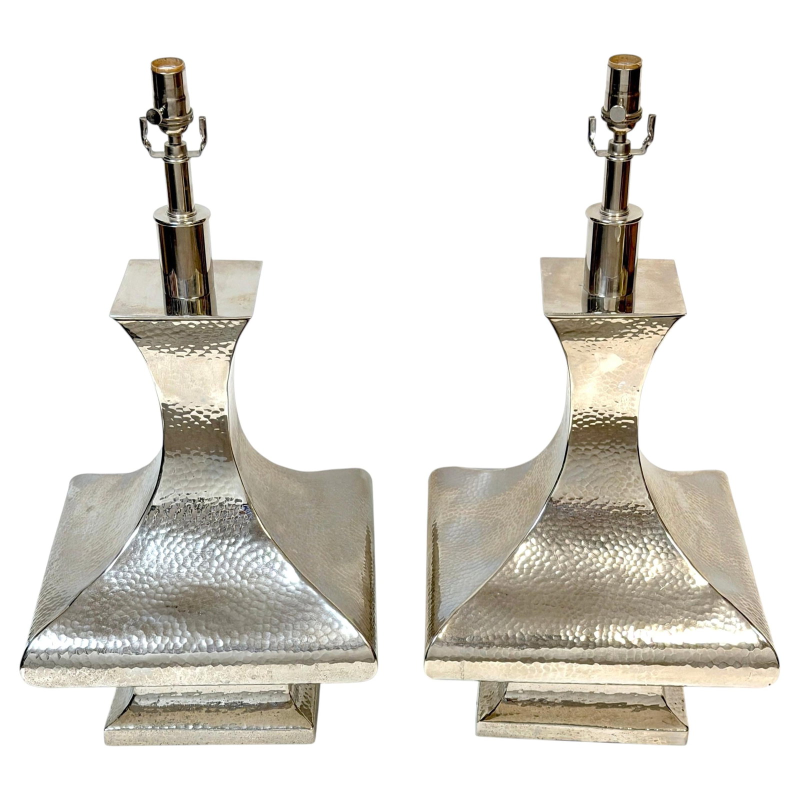 Set of 2 silver plate hammered table lamps modernist 27 in: Set of 2 silver plate hammered table lamps modernist 27 in Pair of monumental modernist table lamps in hand-hammered silver plate, executed in the 2000s. Their sculptural waisted form and richly textu