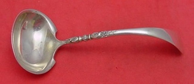Lunt Sterling Silver Gravy Ladle Nellie Custis Pattern 6 5/8 Inch: Lunt Sterling Silver Gravy Ladle Nellie Custis Pattern 6 5/8 Inch This exquisite gravy ladle features the elegant Nellie Custis pattern by Lunt, crafted from high-quality sterling silver. Measuring 6 