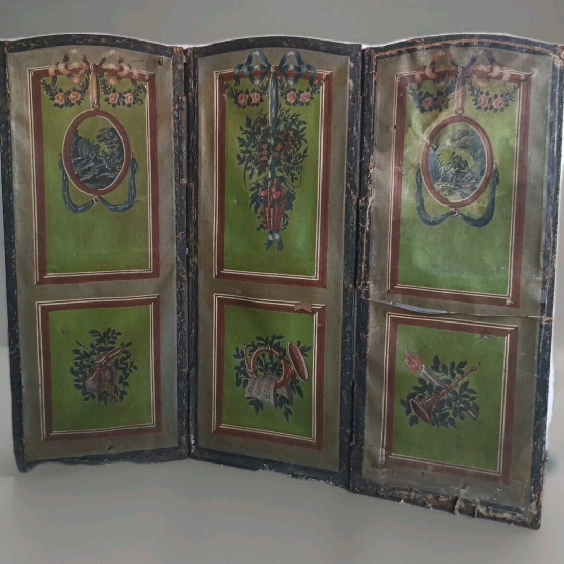 French 3 Panel Room Divider Oil on Canvas Cherub Floral Screen: French 3 Panel Room Divider Oil on Canvas Cherub Floral Screen Antique French room divider featuring three oil-on-canvas panels with floral decoration and cherub imagery in a Louis XVI style. This old