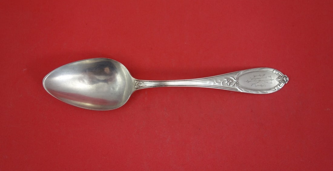 Sterling Silver Laurel Serving Spoon 8 1/2 Hotchkiss Schreuder: Sterling Silver Laurel Serving Spoon 8 1/2 Hotchkiss Schreuder This is a sterling silver serving spoon in the Laurel pattern by Hotchkiss & Schreuder. Measuring 8 1/2 inches in length, this antique pi