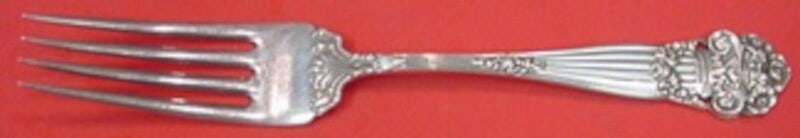 Towle Georgian Sterling Silver Dinner Fork Floral Design 7.5 Inch: Towle Georgian Sterling Silver Dinner Fork Floral Design 7.5 Inch This exquisite Georgian dinner fork by Towle is crafted from sterling silver, showcasing a stunning floral design that captures the es