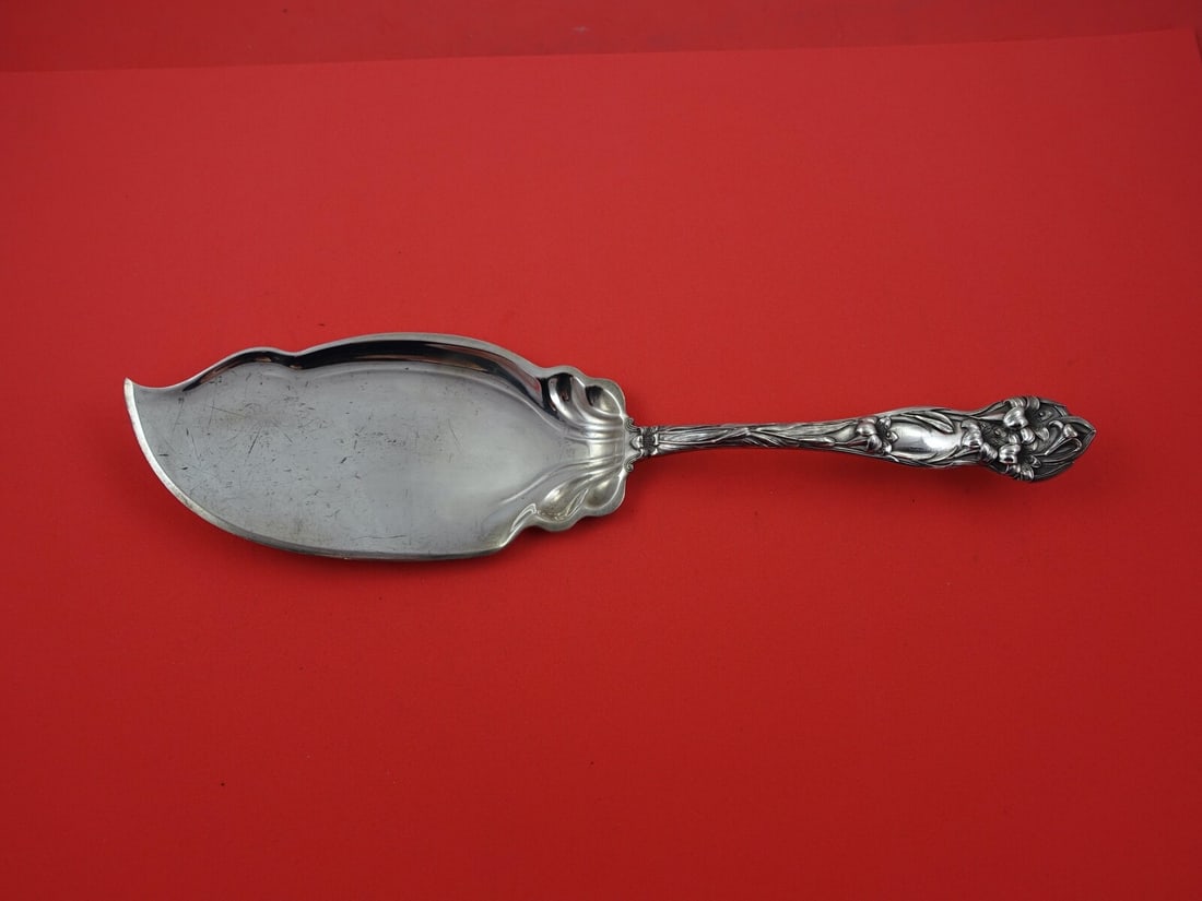 Lily by Watson Sterling Silver Fish Server 9 7/8 inch Serving Piece: Lily by Watson Sterling Silver Fish Server 9 7/8 inch Serving Piece Presenting the exquisite Lily by Watson Sterling Silver Fish Server, a stunning addition to your serving collection. Crafted from hi