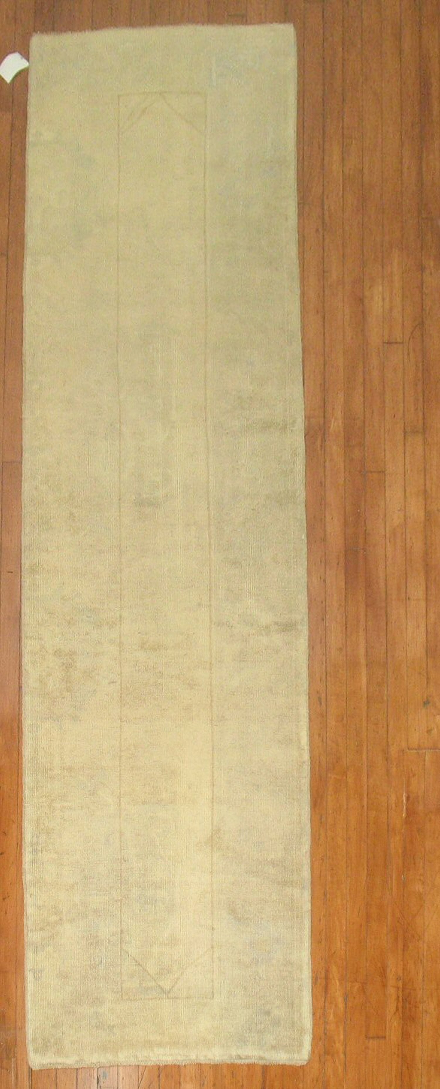 2' 7" x 9' 11" Turkish Oushak rug runner pale vintage: 2' 7" x 9' 11" Turkish Oushak rug runner pale vintage Vintage Turkish Oushak runner with a pale palette and classic elongated format. This mid-20th century piece is presented as a pre-owned runner rug
