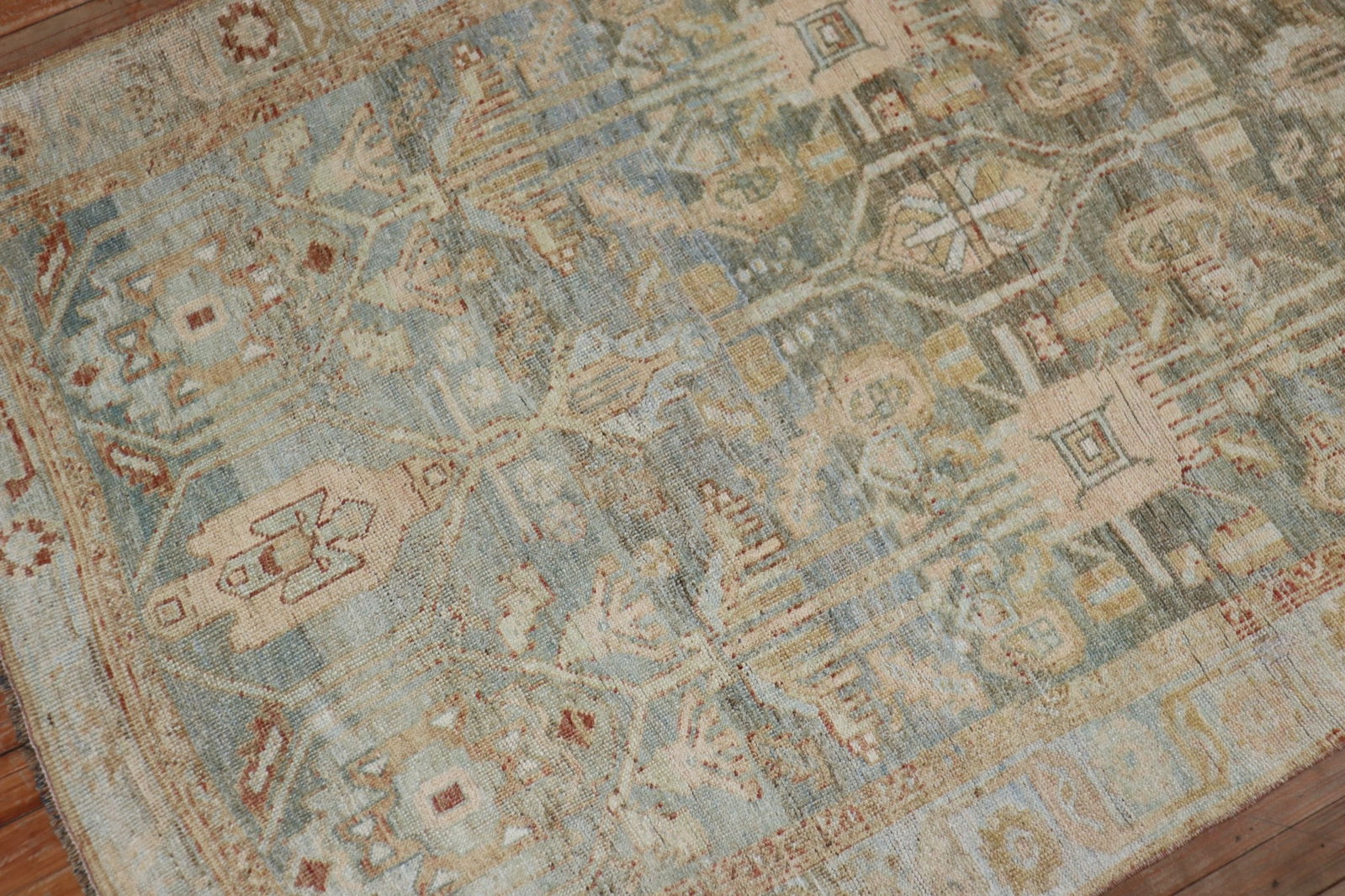 4' x 6' 6" Persian Bidjar Accent Rug: 4' x 6' 6" Persian Bidjar Accent Rug A high decorative Persian Bidjar accent rug from the 1920s with a pre-owned condition. Specifications Origin: Persian Type: Bidjar Category: Accent rug Era: 1920s 