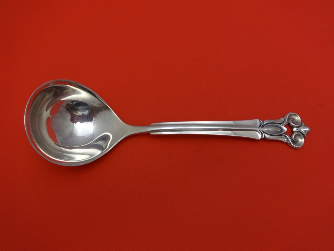 Sterling Silver Gravy Ladle 7 1/8 Cohr Monica Pattern: Sterling Silver Gravy Ladle 7 1/8 Cohr Monica Pattern Sterling silver gravy ladle in the Monica pattern by Cohr. This pre-owned piece is not monogrammed and is in excellent condition. Specifications P
