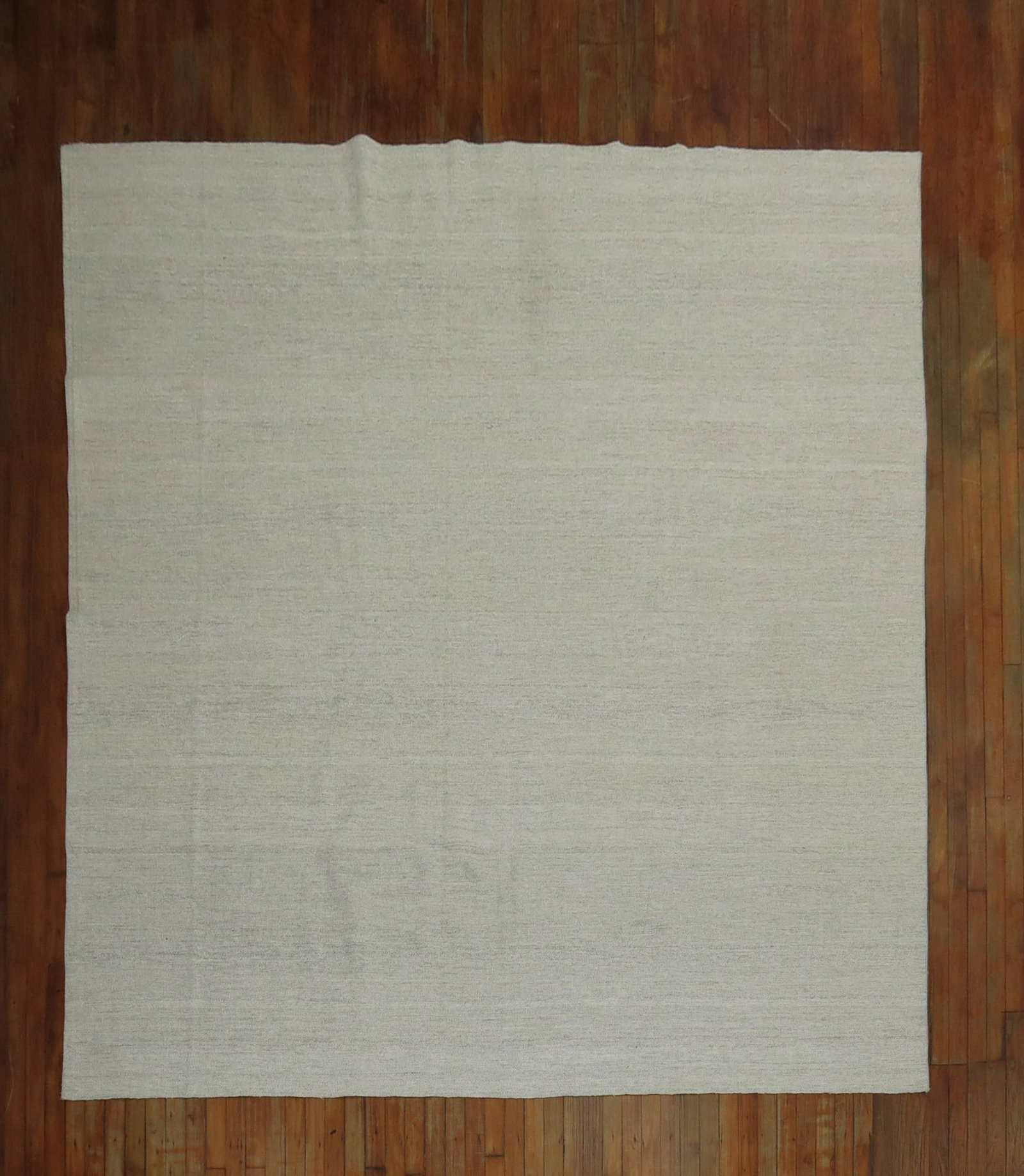 8' 6" x 9' 5" Turkish Kilim Rug Ivory Field: 8' 6" x 9' 5" Turkish Kilim Rug Ivory Field One-of-a-kind modern Turkish kilim with a solid ivory field. This pre-owned rug offers a clean, understated look suited to a variety of interiors. Specifica