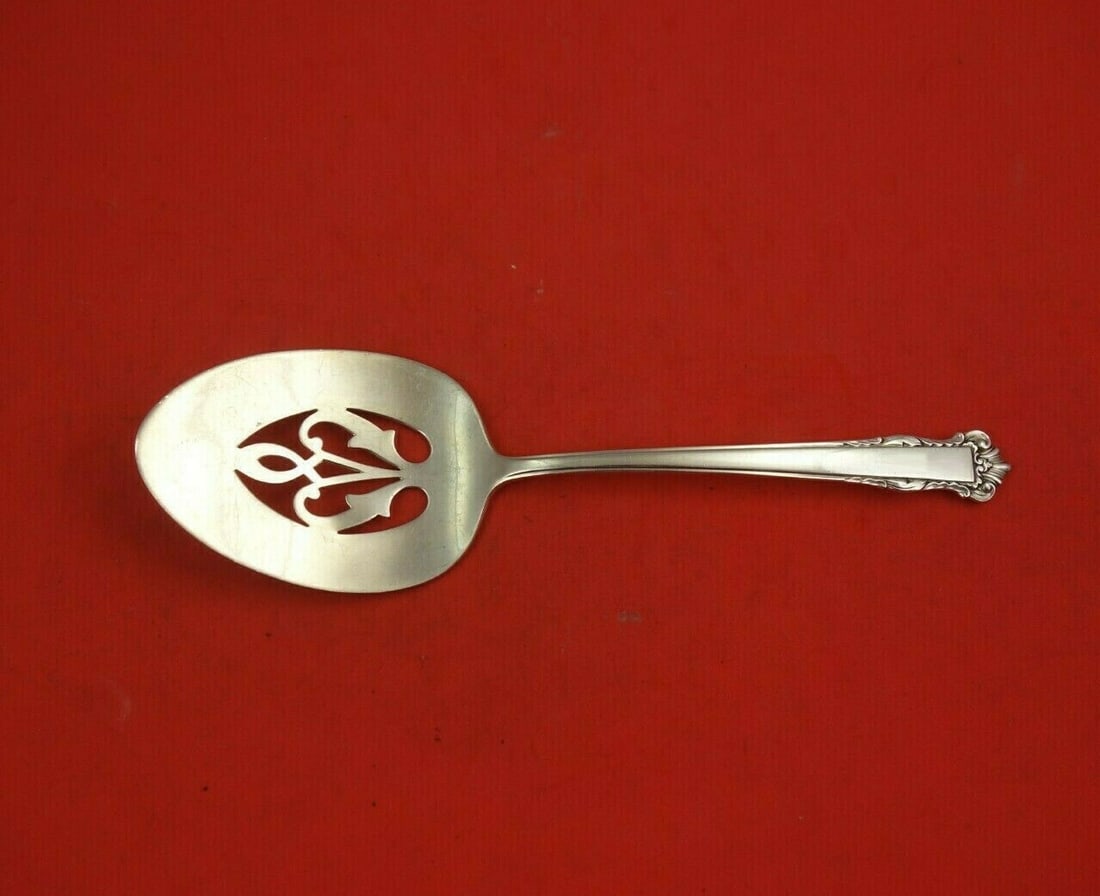 Lunt English Shell Sterling Silver Tomato Server 7 3/4 Inch: Lunt English Shell Sterling Silver Tomato Server 7 3/4 Inch Elevate your dining experience with this exquisite English Shell Tomato Server by Lunt. Crafted from high-quality sterling silver, this serv