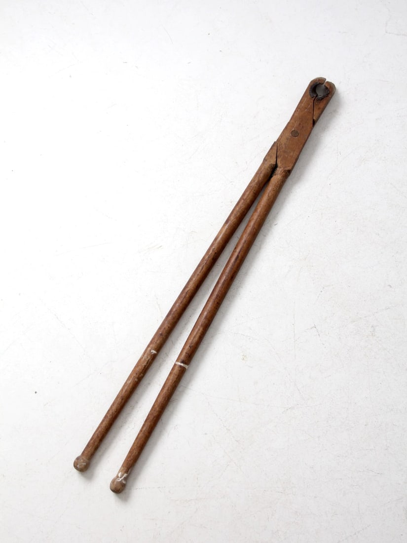 Antique 47.5 Inch Wood-Handled Dehorner Vintage Farm Tool (1 of 10)