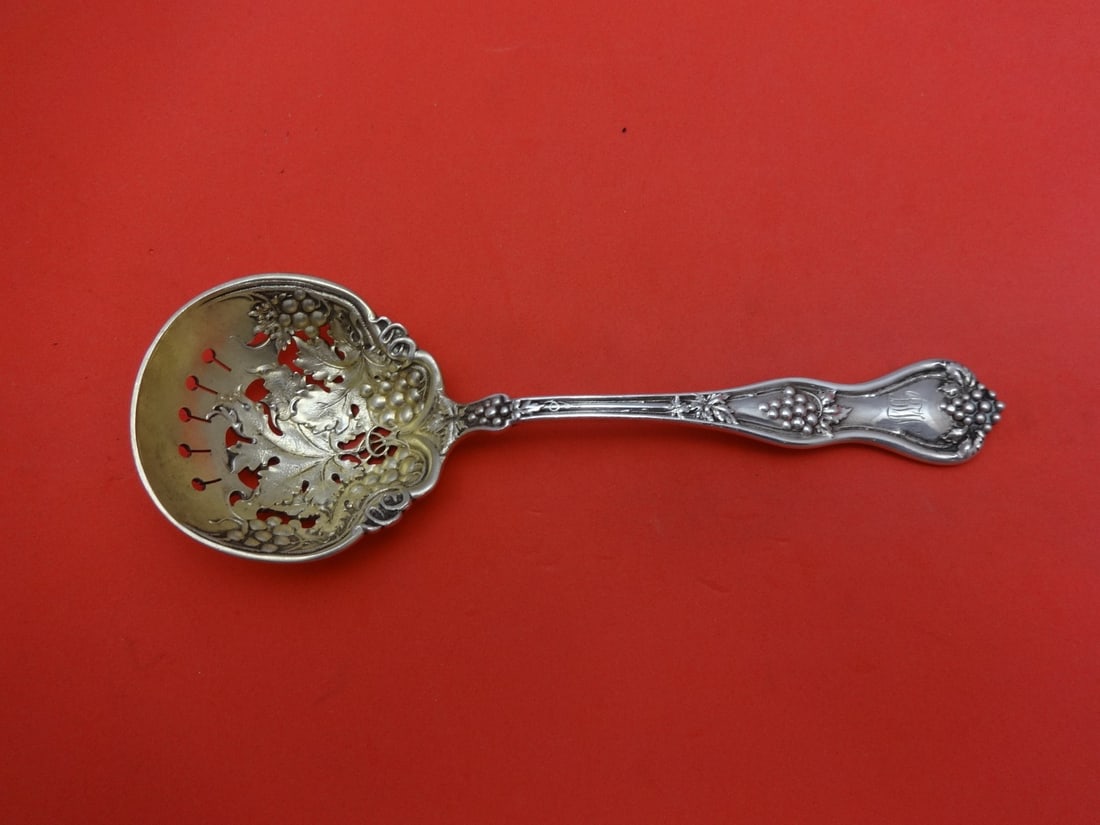 Dominick & Haff Grape Sterling Silver Sugar Sifter Gold Washed 6": Dominick & Haff Grape Sterling Silver Sugar Sifter Gold Washed 6" This elegant sugar sifter features a classic Grape pattern by Dominick & Haff, crafted from high-quality sterling silver and beautiful