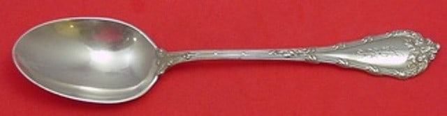 Durgin Madame Royale Sterling Silver Soup Spoon 7 1/8 in: Durgin Madame Royale Sterling Silver Soup Spoon 7 1/8 in Sterling silver place soup spoon in the Madame Royale pattern by Durgin. This pre-owned piece is not monogrammed and is in excellent condition.
