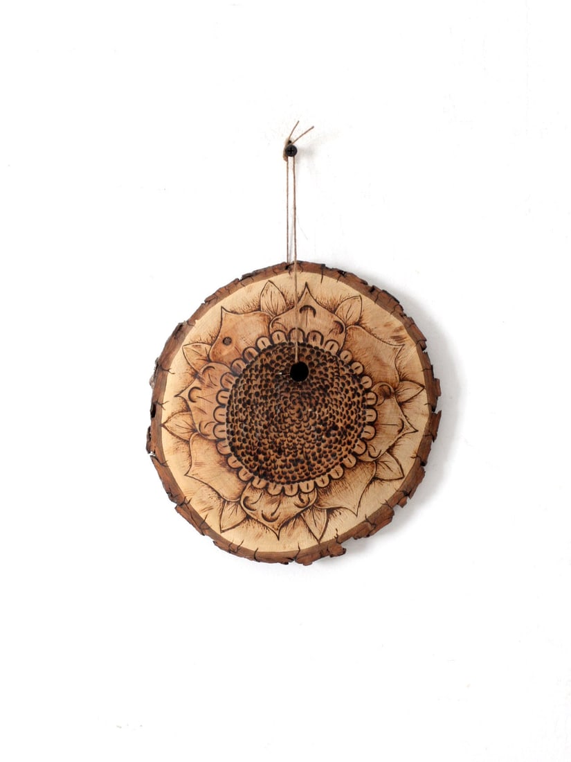 Hand Burned Sunflower Wood Slice Wall Hanging 8.25 inch: Hand Burned Sunflower Wood Slice Wall Hanging 8.25 inch Vintage wood slice wall art featuring a hand-burned sunflower design created with pyrography techniques. The natural grain and bark edge add org