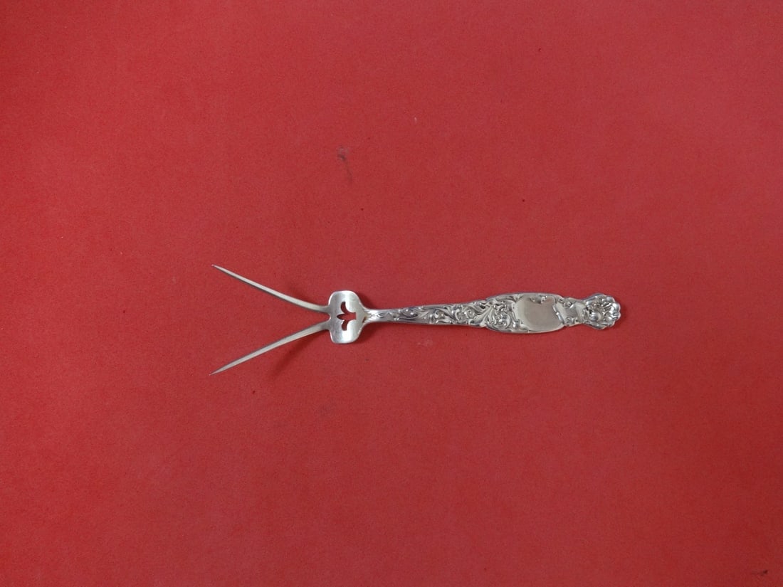 Whiting Heraldic Sterling Silver Serving Fork Baked Potato 6 3/4: Whiting Heraldic Sterling Silver Serving Fork Baked Potato 6 3/4 Whiting Heraldic sterling silver baked potato fork in the original 6 3/4 inch size. This serving fork is not monogrammed and is in exce