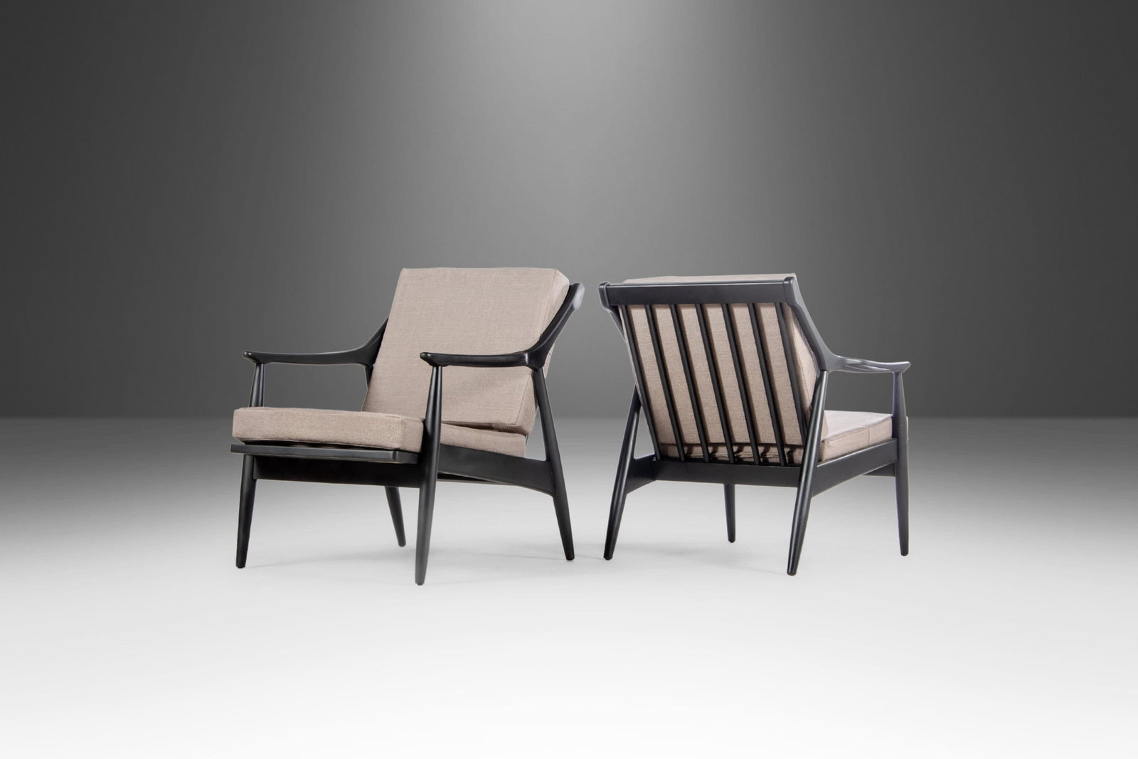 Mid-Century Modern Paoli Lounge Chairs Set of 2 in Knit Stone Grey Fabric: Mid-Century Modern Paoli Lounge Chairs Set of 2 in Knit Stone Grey Fabric This exquisite set of two lounge chairs showcases classic Danish Modern design, crafted by Paoli in the 1960s. Newly restored,